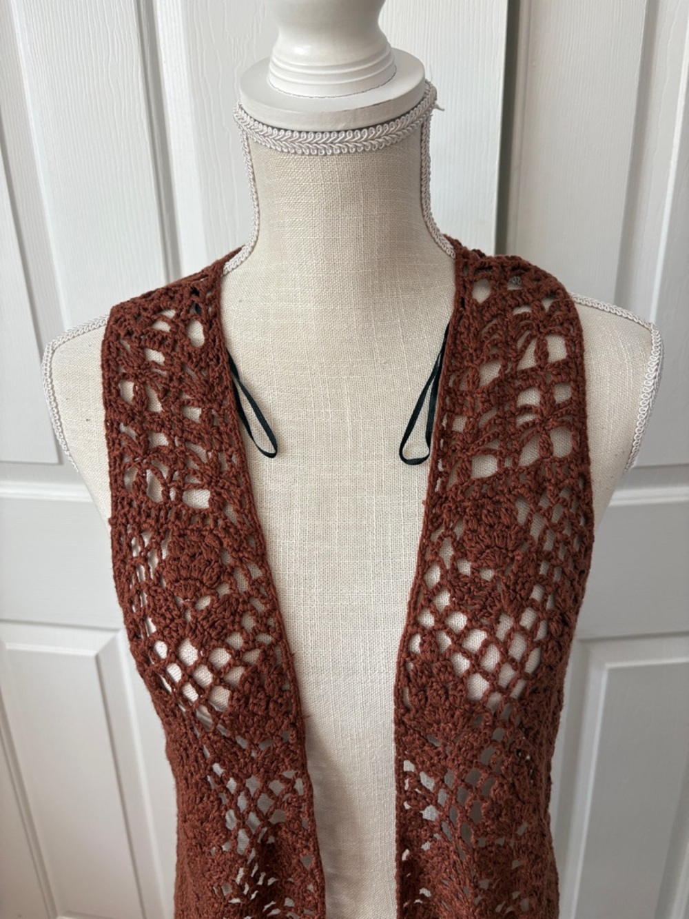 NWOT Beautiful Wrangler Brand Crochet Fringe Open Front Vest in Rich Brown M - Picture 4 of 17